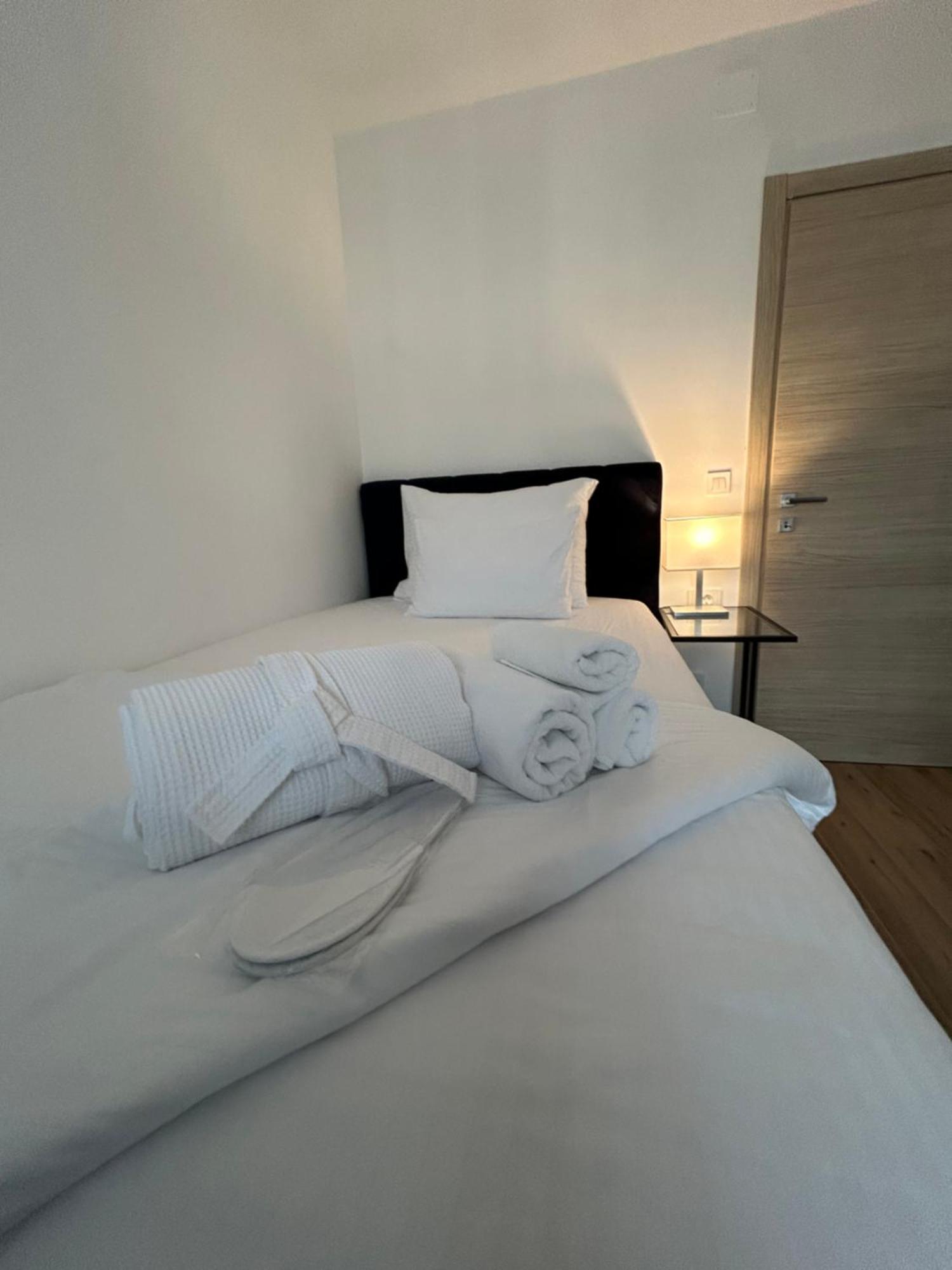 Daphne Luxe Retreat -sea View-king Size Bed-